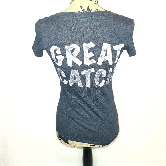 MLB Women's New York Yankees V-neck Gray Top XS. - Picture 3 of 5